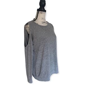 Design Lab Lord & Taylor SZ L grey cold shoulder pullover sweater